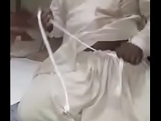 pakistani uncle shows lund on request.MP4